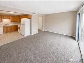 210 Towne House Rd in Hamden, CT - Building Photo - Building Photo