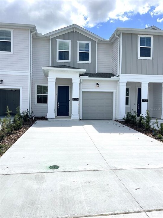 7704 Stone Crk Trl in Kissimmee, FL - Building Photo
