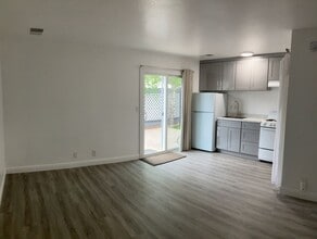 410-412 College Ave in Modesto, CA - Building Photo - Building Photo