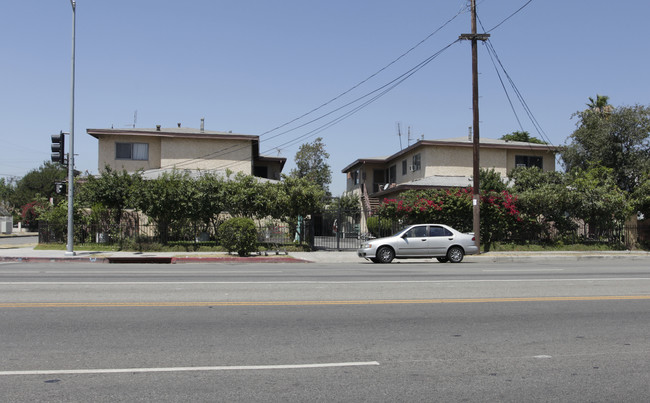 7401-7407 Vineland Ave in Sun Valley, CA - Building Photo - Building Photo