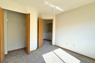 Kestrel Meadows Townhomes in North Branch, MN - Foto de edificio - Building Photo