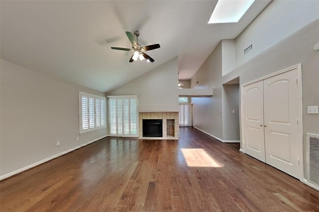 8538 Sparkling Springs Dr in Houston, TX - Building Photo - Building Photo