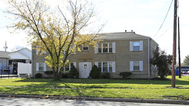 653 Hilliard Rd in Elyria, OH - Building Photo - Building Photo