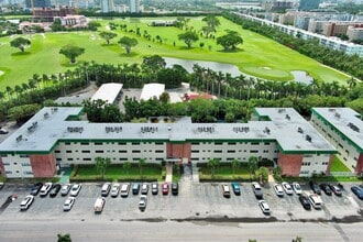 1450 Atlantic Shores Blvd in Hallandale Beach, FL - Foto de edificio - Building Photo