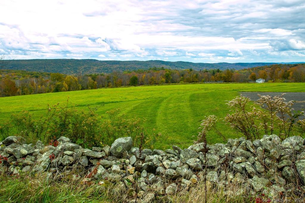 594 Skiff Mountain Rd in Kent, CT - Foto de edificio