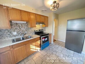 6353 Abbott Dr in Berkeley, MO - Building Photo - Building Photo