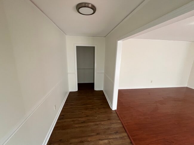 1375 Riverwood Dr in Jackson, MS - Building Photo - Building Photo