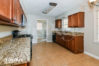 5840 Knight Arnold Rd in Memphis, TN - Foto de edificio - Building Photo