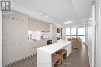 370-1370 Martha St in Burlington, ON - Building Photo - Building Photo