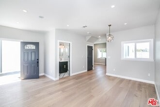 1239 S Highland Ave in Los Angeles, CA - Building Photo - Building Photo