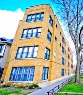 property at 3422 W Leland Ave