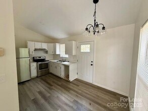313 N Providence St in Waxhaw, NC - Foto de edificio - Building Photo