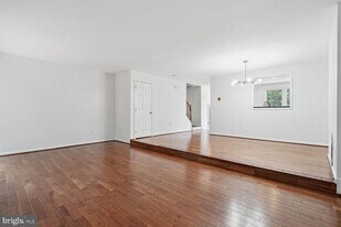 7706 Hickory Glen Way in Springfield, VA - Building Photo