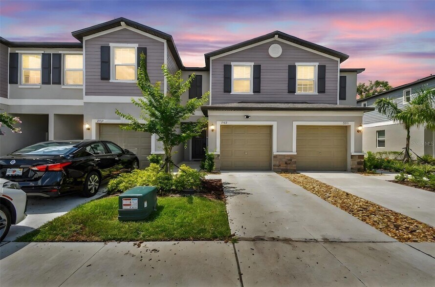 2513 Sunray Venus Wy in Ruskin, FL - Foto de edificio