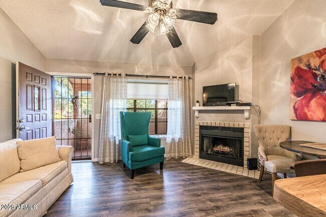 4901 E Kelton Ln in Scottsdale, AZ - Building Photo - Building Photo