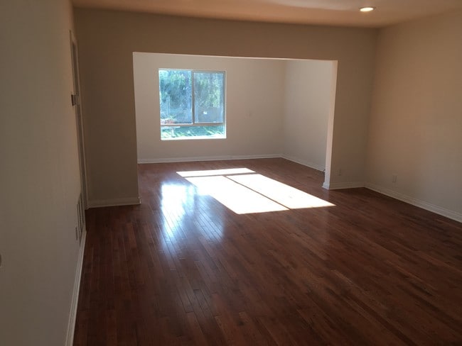 16806 Mooncrest Dr, Unit Guesthouse
