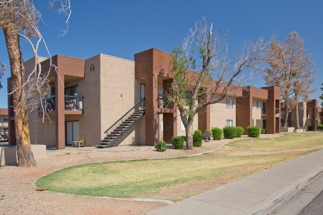 The Graybriar in Phoenix, AZ - Building Photo