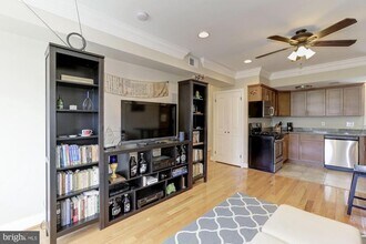 1034 6th St NE in Washington, DC - Foto de edificio - Building Photo