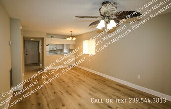 8049 Country Rd in Ft. Myers, FL - Building Photo - Building Photo