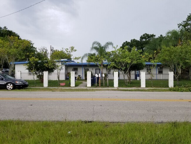 1010 EO Douglas Ave in Sebring, FL - Building Photo - Building Photo