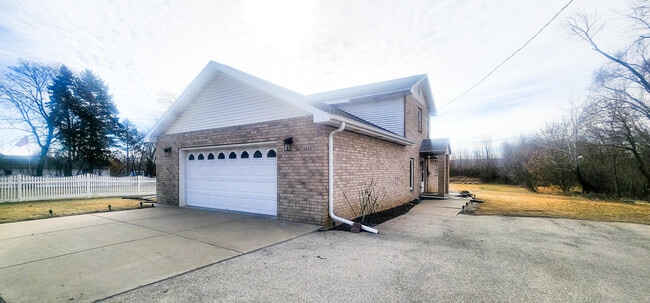 6625 Washington Ave in Mount Pleasant, WI - Building Photo - Building Photo