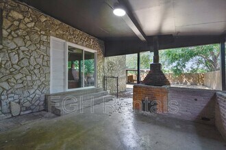 2215 Hays St in San Antonio, TX - Building Photo - Building Photo