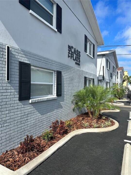 3710 W Cass St in Tampa, FL - Building Photo