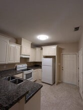 2227 US Highway 281, Unit A2 in Brownsville, TX - Foto de edificio - Building Photo
