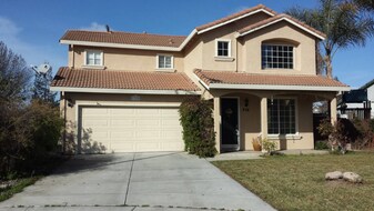 710 Gia Ct in Hollister, CA - Building Photo