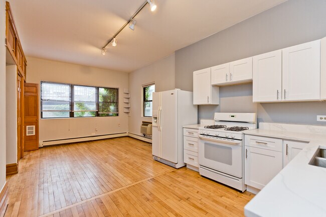 3713 N Magnolia Ave in Chicago, IL - Building Photo - Building Photo