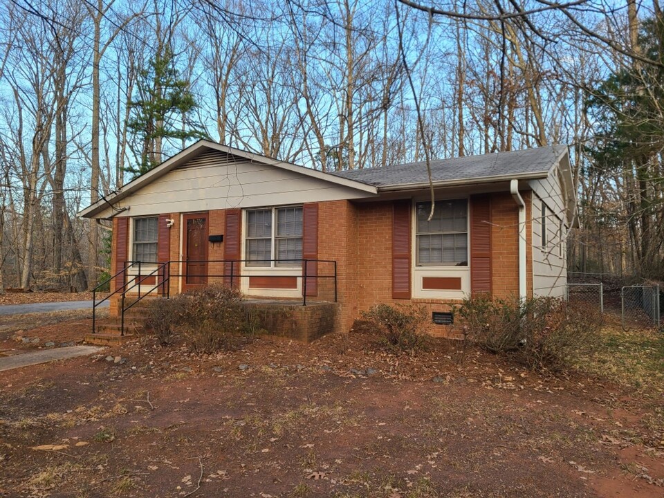 1637 Benbow St in Winston-Salem, NC - Building Photo