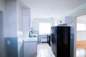 5001 Madison Rd, Unit 4 in Cincinnati, OH - Building Photo - Building Photo