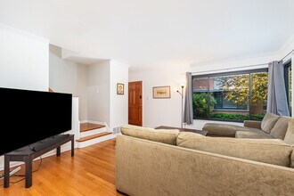 537 Ridge Rd in Wilmette, IL - Building Photo - Building Photo