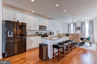 10 Manchester Dr in Hatboro, PA - Building Photo - Building Photo