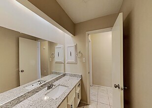 1202 Wunsche Loop in Spring, TX - Foto de edificio - Building Photo