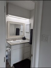 1901 Holleman Dr W, Unit 411 in College Station, TX - Foto de edificio - Building Photo
