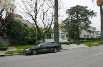 Residential Condominium in Glendale, CA - Building Photo - Building Photo