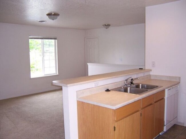 880 N Whitewater Park Blvd in Boise, ID - Building Photo - Building Photo