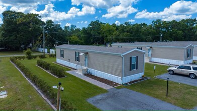 8035 Gardner Road in Tampa, FL - Foto de edificio - Building Photo