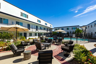 Villa Campana/Crestview/Riviera in Camarillo, CA - Building Photo