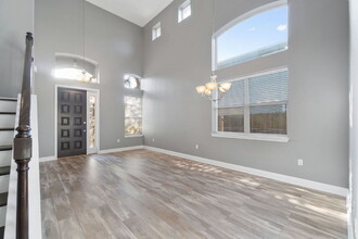 377 Miranda Ct in Mary Esther, FL - Building Photo - Building Photo