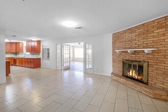 5554 Beechnut St in Houston, TX - Building Photo - Building Photo