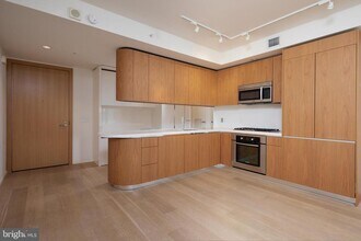 925 H St NW in Washington, DC - Building Photo - Building Photo