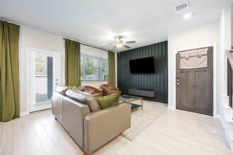 16106 Oregon Oak Dr in Houston, TX - Building Photo - Building Photo
