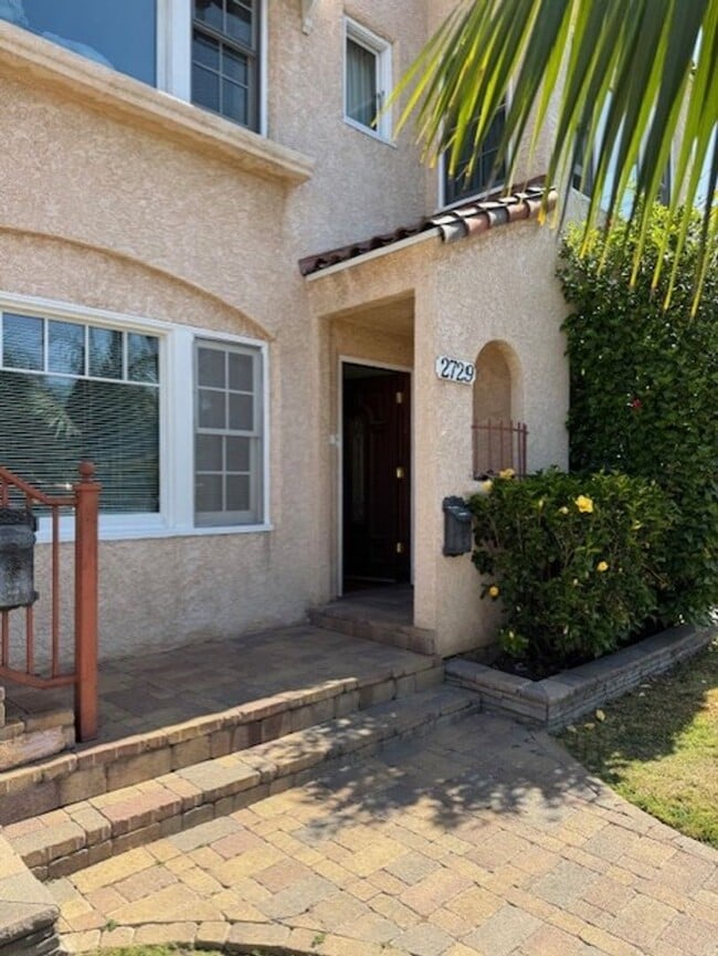 2727-2729 E De Soto St in Long Beach, CA - Building Photo - Building Photo