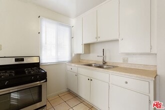 6532 Brynhurst Ave in Los Angeles, CA - Building Photo - Building Photo