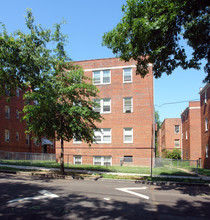 1907 18th St SE in Washington, DC - Foto de edificio - Building Photo