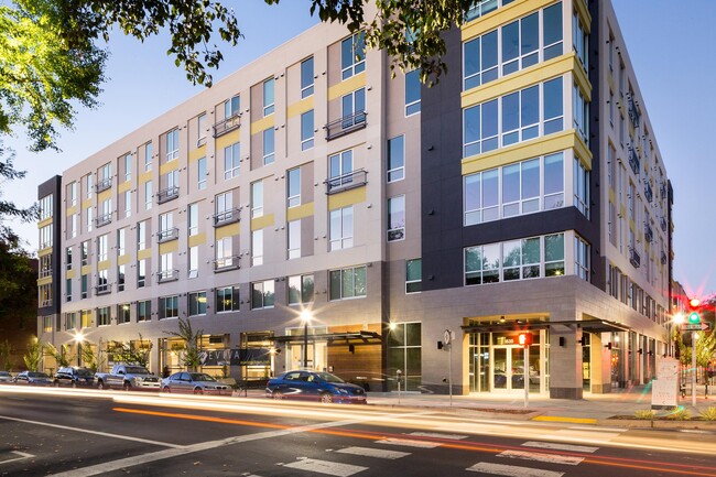 EVIVA Midtown Apartments in Sacramento, CA - Building Photo - Building Photo