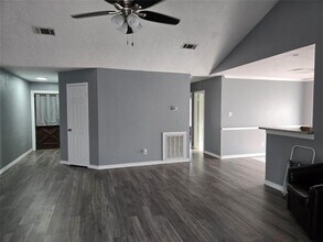 13006 Kingsmill Dr in Sugar Land, TX - Building Photo - Building Photo