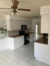 304 Merrywood Dr in Edison, NJ - Building Photo - Building Photo